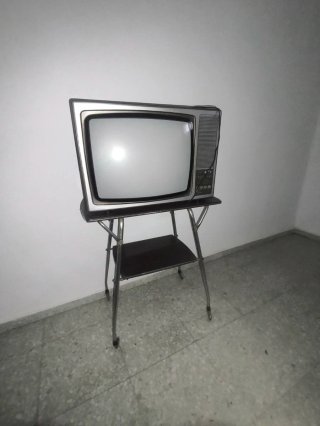 Mesa TV y Televisor Antiguo