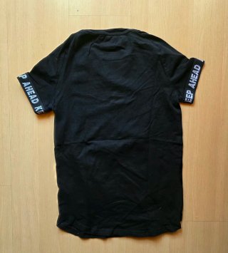 Camiseta hombre marca  Bershka Negra Talla XS.