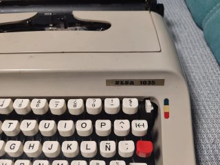 Máquina de escribir ELSA 1035