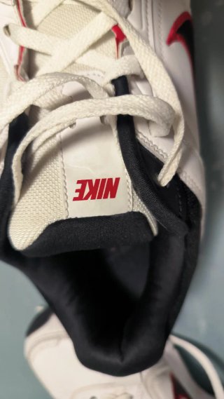 Zapatillas Nike Blancas y Rojas