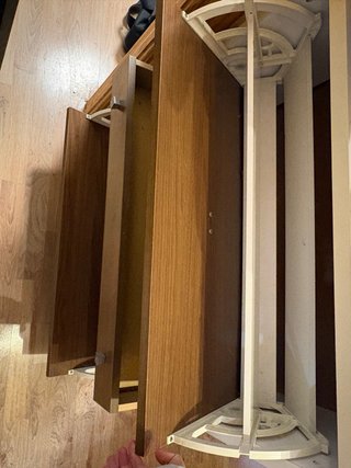 Zapatero de madera y metal