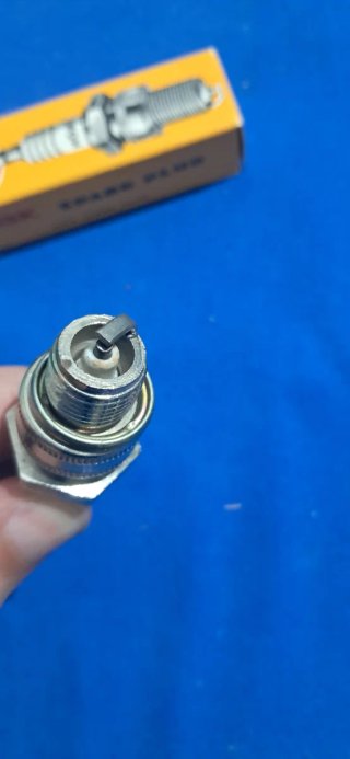 1 Bujía NGK B7HS