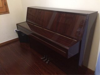 Piano de Pared Yamaha - Hecho en Japón