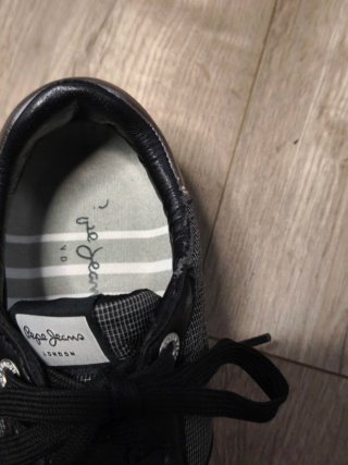 Zapatillas Pepe Jeans negras y plateadas