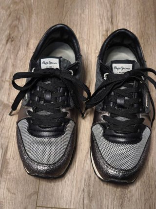 Zapatillas Pepe Jeans negras y plateadas