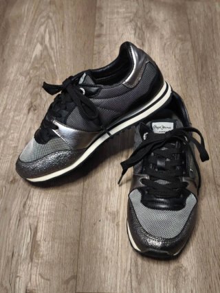Zapatillas Pepe Jeans negras y plateadas
