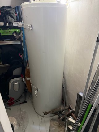 Calentador de agua eléctrico blanco