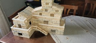Modellino casa in stecche di legno