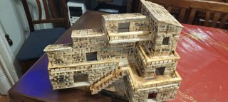 Modellino casa in stecche di legno