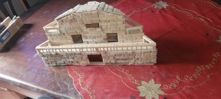 Modellino casa in stecche di legno