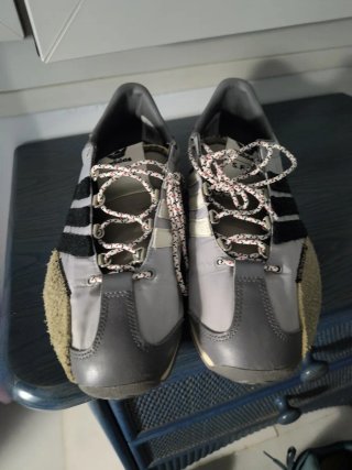 Zapatillas Adidas grises y negras