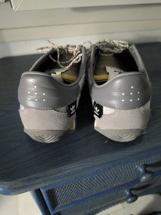 Zapatillas Adidas grises y negras