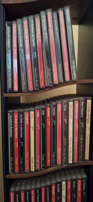 Colección de Cds en sus torres
