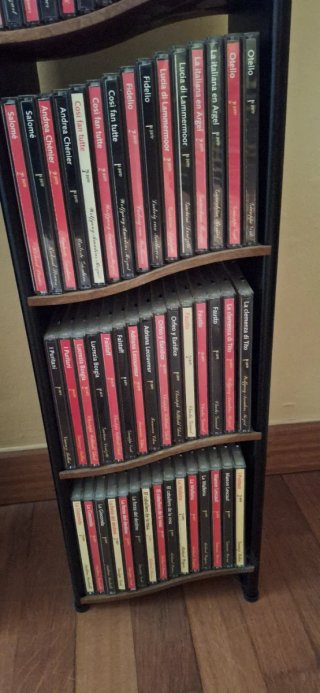 Colección de Cds en sus torres