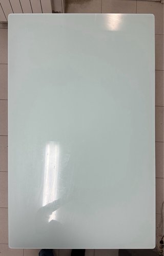 Mesa de cocina cristal y metal con cuatro sillas