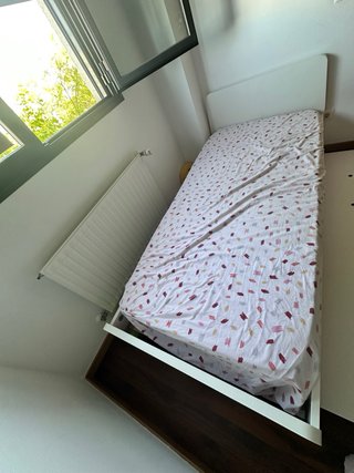 2 Camas individuales de madera blanca