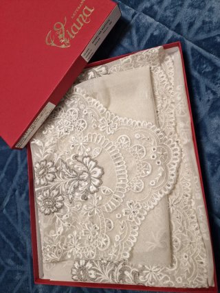 Manteletas  T.90  Viana Artesanía, Blanco y Plata.