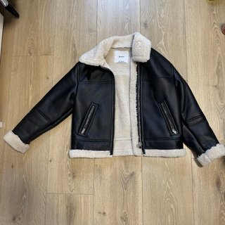 Chaqueta Bershka efecto piel forrada S