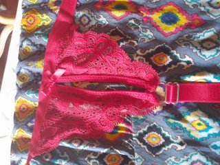 Sujetador rojo encaje,sin usar. Para talla 100/110