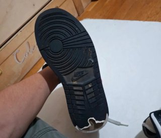 Jordan 1 Mid Negro Blanco Dorado