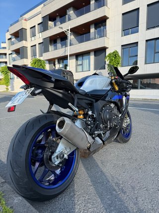 Yamaha R1M
