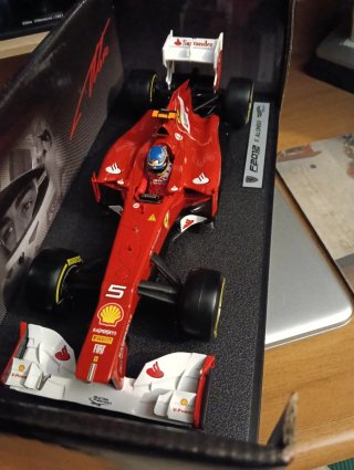 Ferrari F2012 Alonso Hot Wheels 1:18