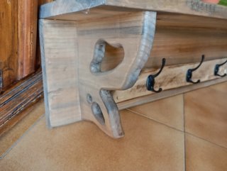 Perchero rústico de madera