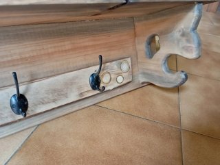 Perchero rústico de madera