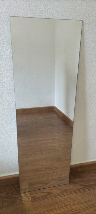 Espejo de pared con herrajes