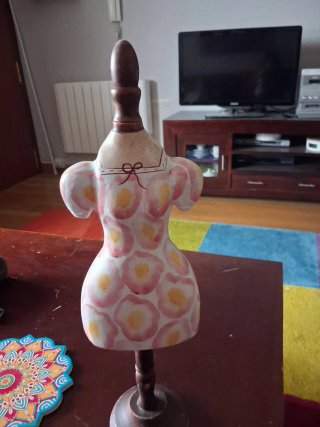 Expositor maniquí para joyas