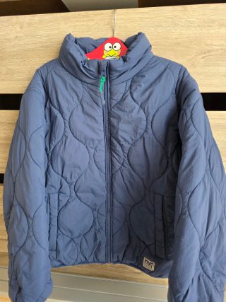 Chaqueta acolchada azul para niños