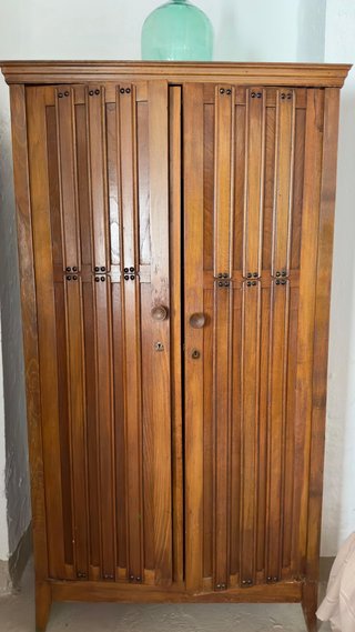 Armario vintage de madera