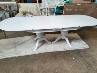 Mesa de comedor blanca