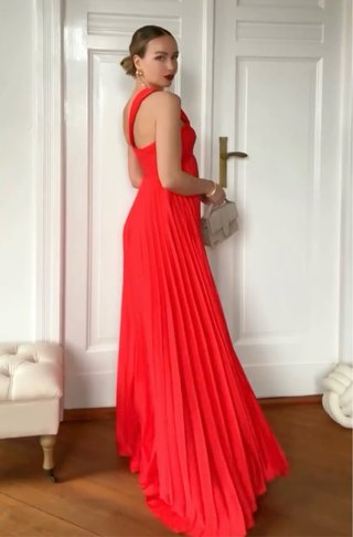 Vestido asimétrico plisado