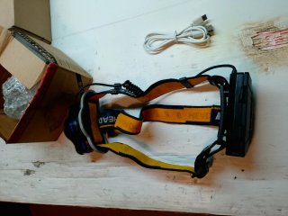 Linterna frontal LED con batería recargable