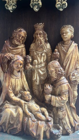 Figura religiosa Nacimiento y monedas