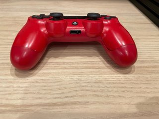 Ps4 Pro 1TB + Cargador Inalambrico + Mando Rojo