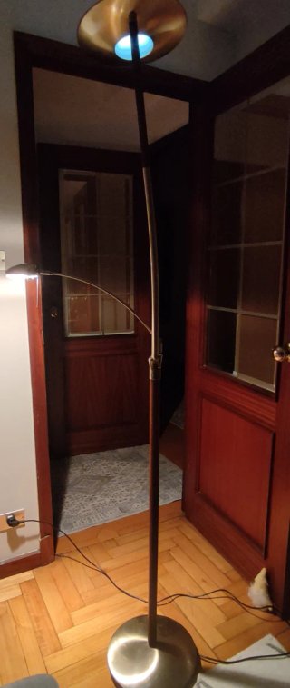 Lámpara de pie madera y metal dorada