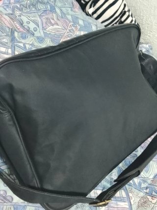 Bolsa de viaje Adidas negra y dorada