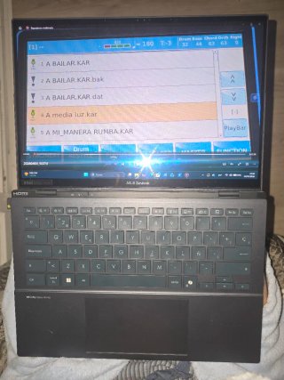 ASUS Zenbook Duo UX8406 con AI