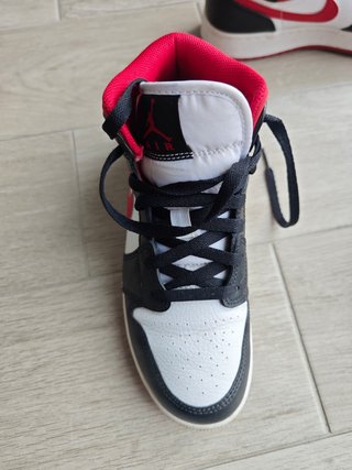Jordan 1 Mid Scarpe Usate 1 Volta