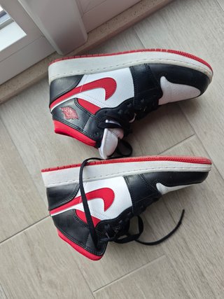 Jordan 1 Mid Scarpe Usate 1 Volta