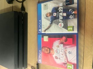 PS4 Pro (PlayStation 4) Nera + 2 Giochi FIFA