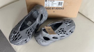 Adidas Yeezy Foam Runner MX Granite Talla 39