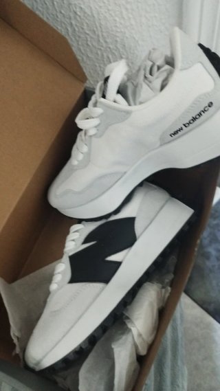 Zapatillas New Balance Blancas y Negras