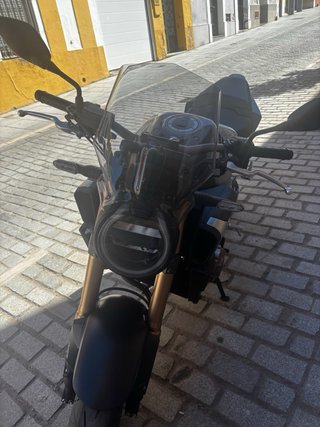 Honda CB650R - 1000 km - ¡Como Nueva!