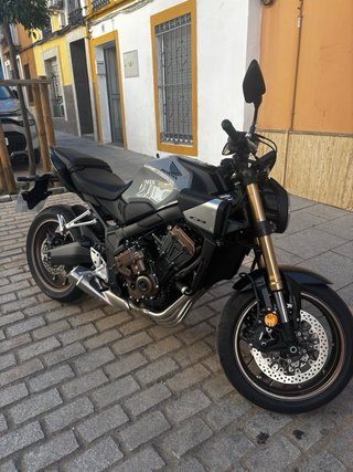 Honda CB650R - 1000 km - ¡Como Nueva!