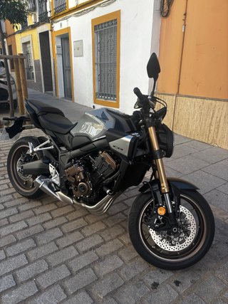 Honda CB650R - 1000 km - ¡Como Nueva!