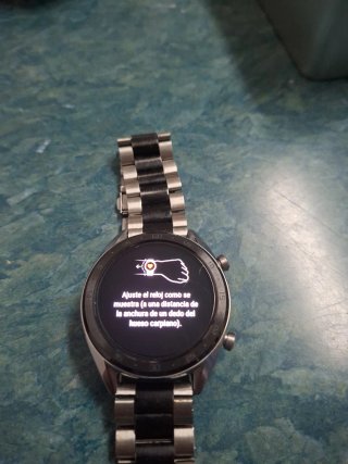 Reloj multifunción plateado y negro