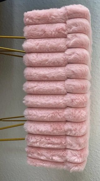 Taburete Rosa Pelo Sintético Patas Doradas